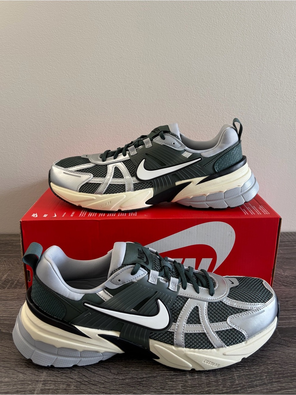 Nike V2K Run Green Lightweight Shoes Men's Size 13